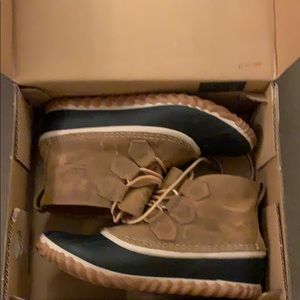 Sorel waterproof boots, worn twice.